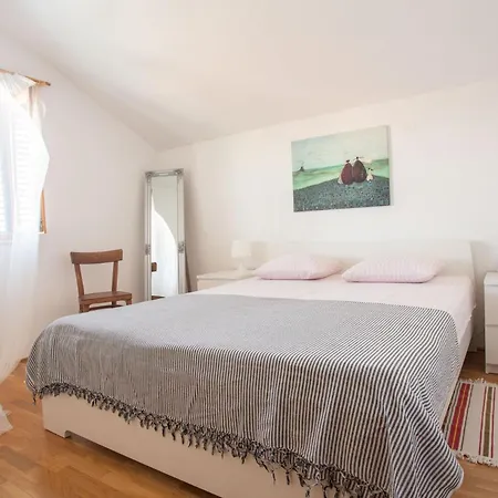 Kuca Skugor 希贝尼克