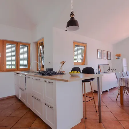 Kuca Skugor 公寓 希贝尼克