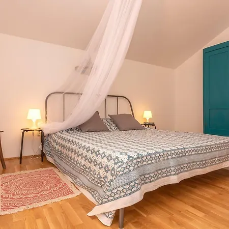 Kuca Skugor Sibenik