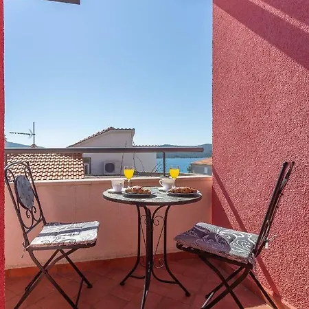 Kuca Skugor 公寓 希贝尼克