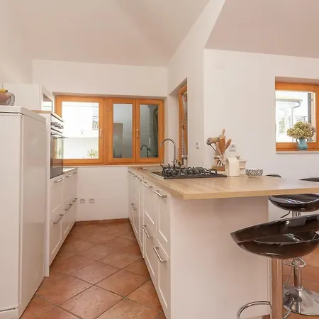 Apartamento Kuca Skugor *