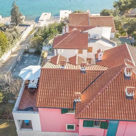 Kuca Skugor 希贝尼克