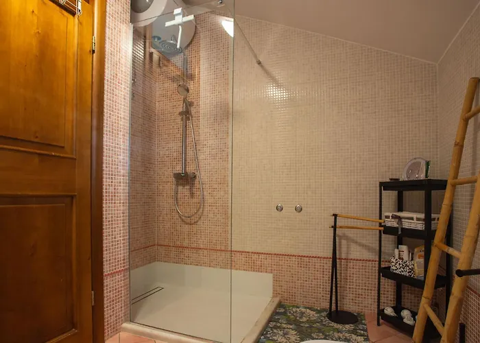 Kuca Skugor * שיבניק