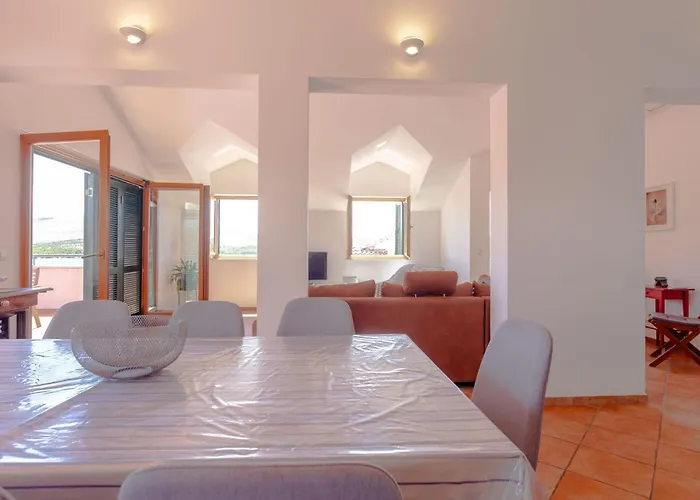 Kuca Skugor * שיבניק